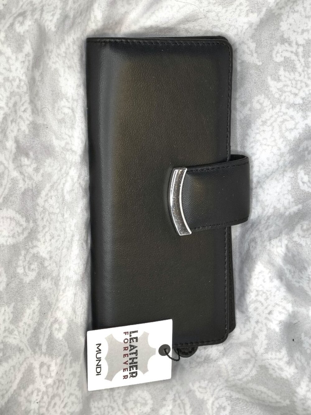 NWT elegant Mundi black smooth genuine leather clutch snap wallet 6.75 x 3.25"